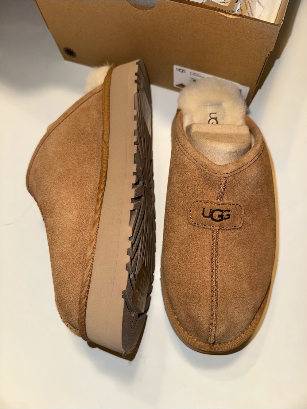 UGG Womenβs Discoquette Side Slippers β Chestnut